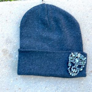 New with tag grey Skull beanie